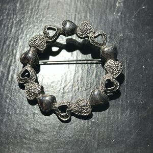 Vintage Heart Eternity Brooch. Silver Tone Textured Wreath Pin